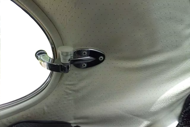 Bug 65-77, Right Pop out Quarter Window Latch